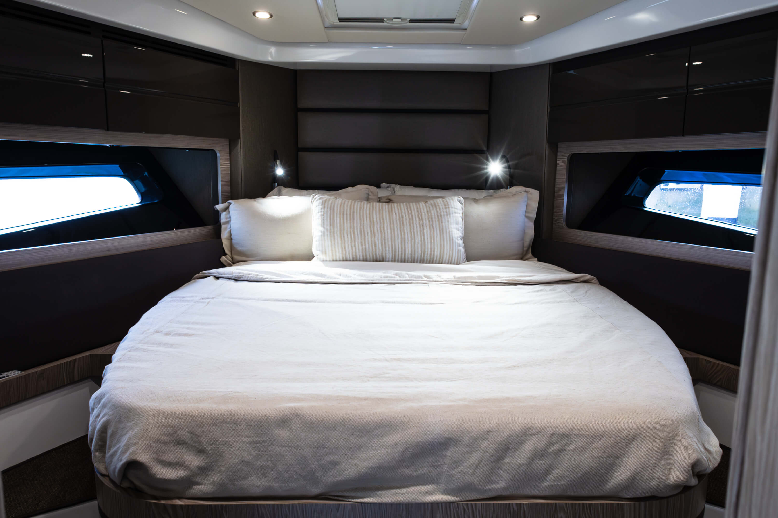 Yacht Photo 27